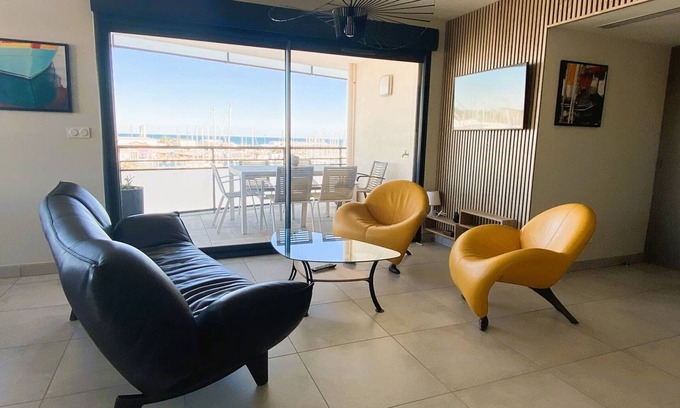 Le Port Apartment | Family-Friendly Apartment Canet-Plage with Ocean Views