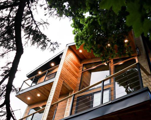 Holladay House | Elegant Alpine Treehouse - Guest Rated 9.9/10