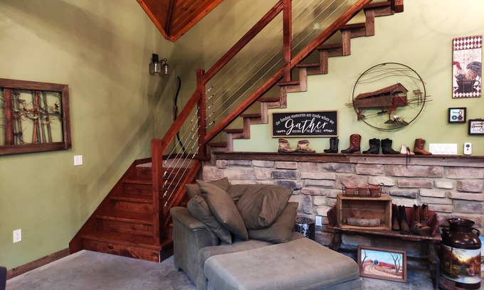 Marshall House | Exceptional Amish Built Barn Home Near Turkey Run