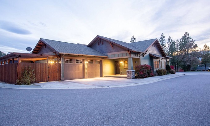 Lower Rattlesnake House | Indulge in Comfort and Style Near Missoula's Top Spots
