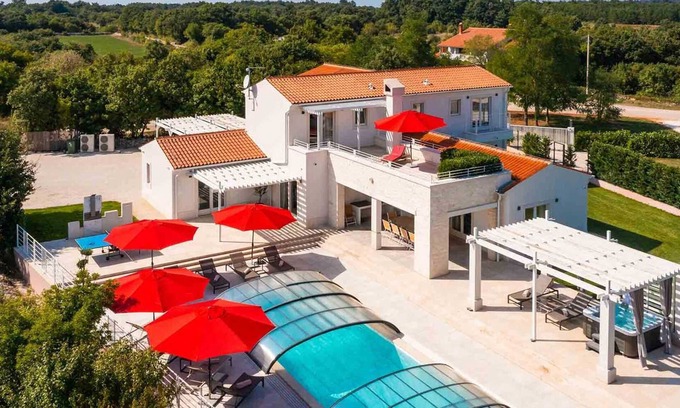 Rezanci Villa | Modern Villa with Pool and Spa for an Unforgettable Stay