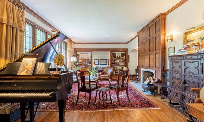 Midtown House | Elegant Historic Midtown Hotel with Breakfast and Kitchen
