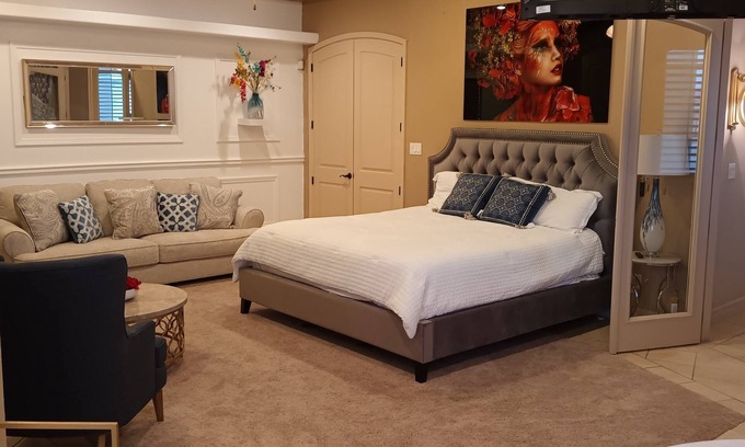 Biggs Field House | Romantic Getaway with Jacuzzi Suite and Spa Amenities