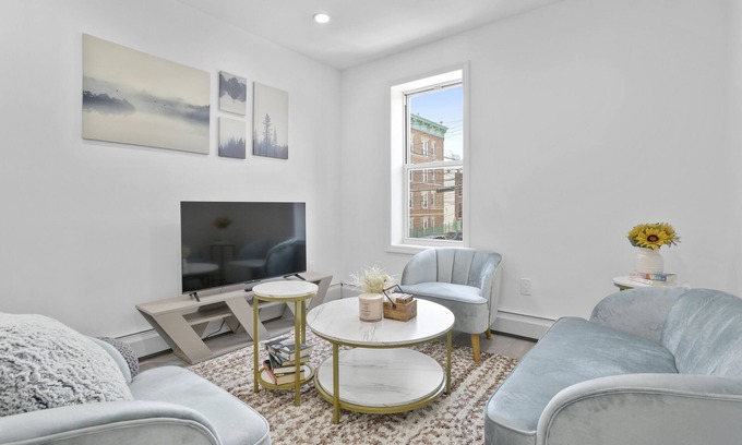 Ditmars Steinway Apartment | Spacious Apartment Steps from Astoria Park for Families