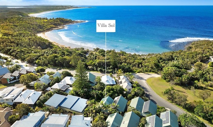 Angourie Villa | Serene Angourie Villa: Oceanfront Retreat with WiFi