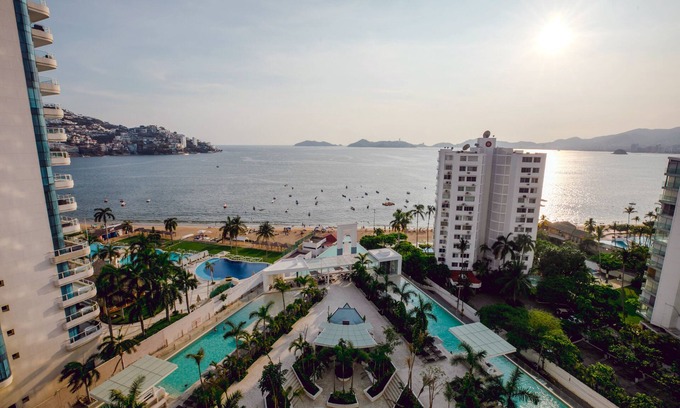 Costa Azul Apartment | Beachfront Apartment Oasis with Pool & Spa in Acapulco