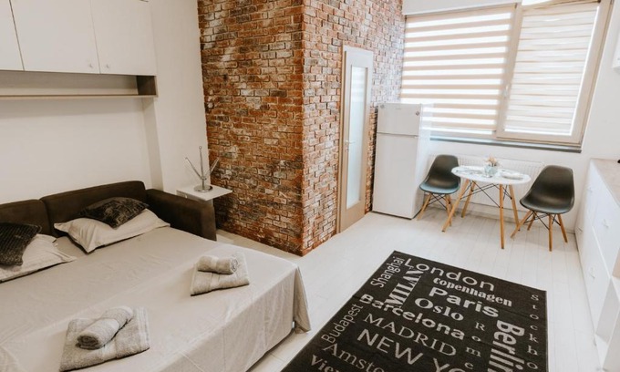 Iasi Apartment | Top-Rated Stay at Luxury Apart Cubis - Family-Friendly Bliss