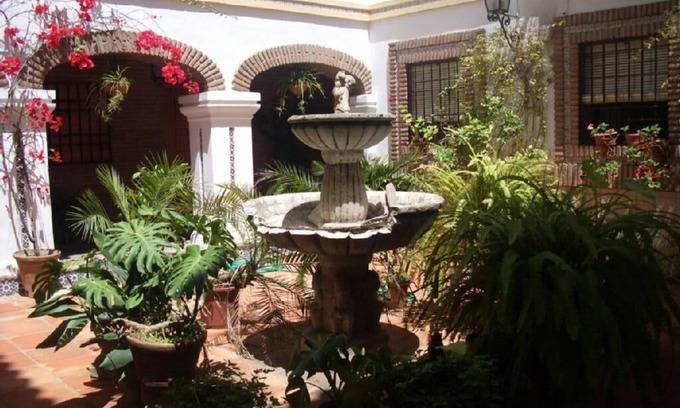 San Andres-San Pablo Apartment | Elegant Apartment in Cordoba's Historic Center with Spa
