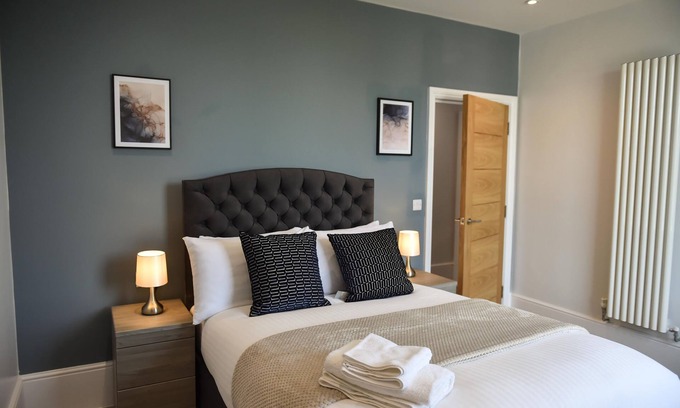 Leamington Spa Apartment | Panoramic View Apartment: Family-Friendly Retreat Awaits!