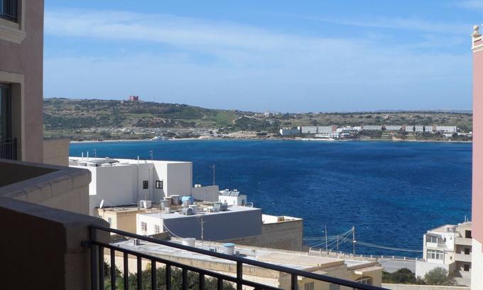 Għadira Apartment | Elegant 3-Bedroom Apartment with Pool and Seaview