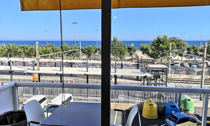 Calella Apartment | Beachside Apartment Near Train Station - Rated 9.1/10