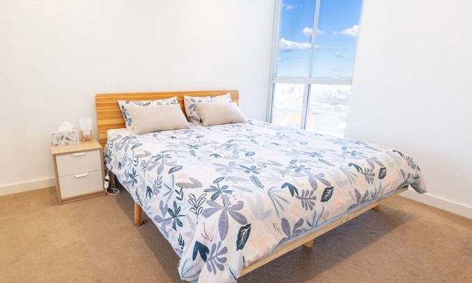 Burwood Apartment | Elegant City View One Bedroom Apartment - Rated 10/10