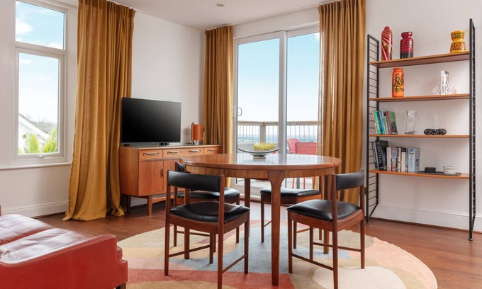 Maenporth Apartment | Luxury Apartment - Elton John & Friends