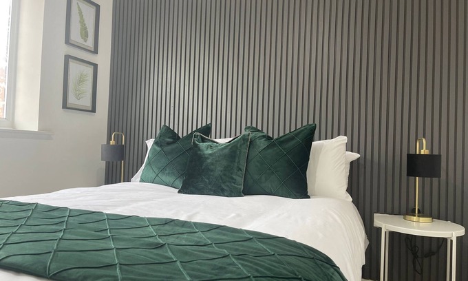 Wolverhampton Apartment | Stylish Apartment with Pool & Secure Gated Parking