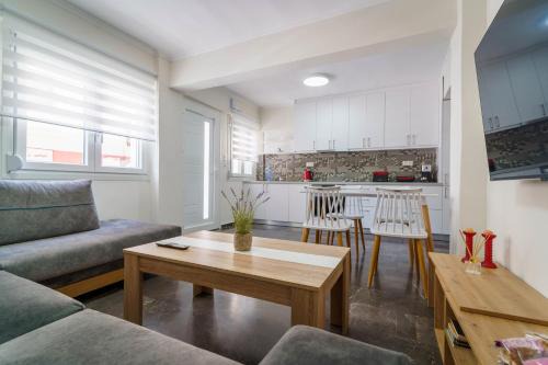 Chios Apartment | Elegant Apartment in Chios with 10/10 Guest Rating