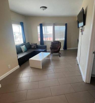 Hoover - Foster Apartment | Stylish Apartment in Oakland - An Affordable Getaway