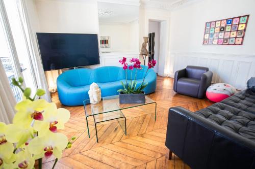 Quartier du Mail Apartment | Elegant Apartment Near Louvre Museum - Rated 9.7/10