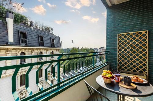 Porta Tenaglia Apartment | Stylish Apartment in Quadrilatero Della Moda - Guest Rated 9.2