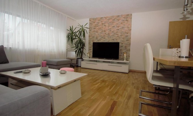 Schmidener Vorstadt Apartment | Stylish Apartment in Stuttgart: Family-Friendly Retreat