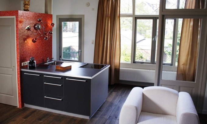 Oude Westen Apartment | Prime Apartment in Rotterdam with Pool & Breakfast Included