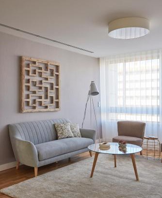 Sao Sebastiao da Pedreira Apartment | Elegant Apartment in Prime Location of Lisbon, Rated 9/10