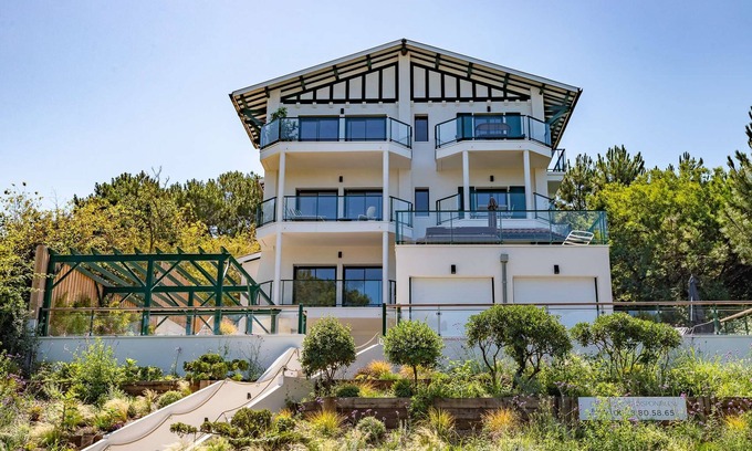 Pyla-sur-Mer Apartment | Elegant Apartment with Jacuzzi and Air Conditioning