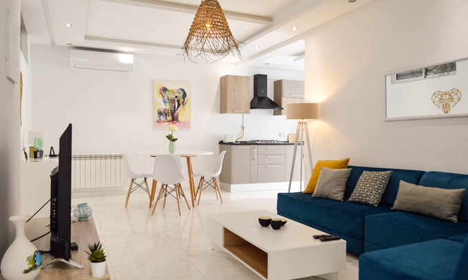 La Marsa Apartment | Ideal Apartment at La Marsa: 2 Bedrooms with Breakfast