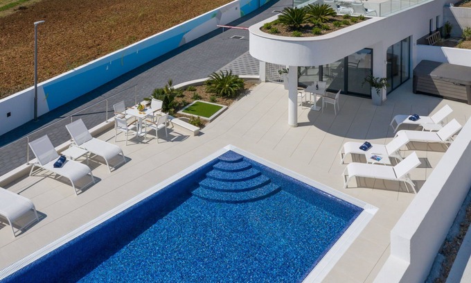 Seget Vranjica Apartment | Premier Nautica Apartment with Pool and Spa Amenities