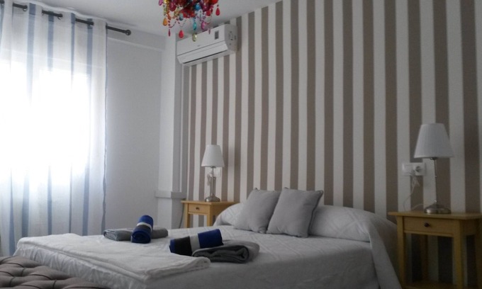 Zaidin Apartment | Elegant Apartment Steps from the City Center - Pet Friendly