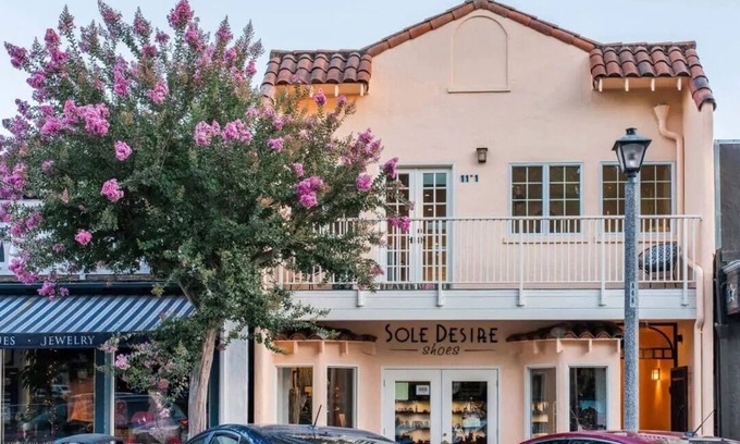 Sonoma Apartment | Elegant Retreat Overlooking Historic Sonoma Plaza
