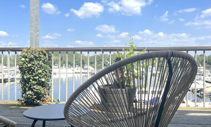 Maasbommel Apartment | Luxury apartment overlooking the water