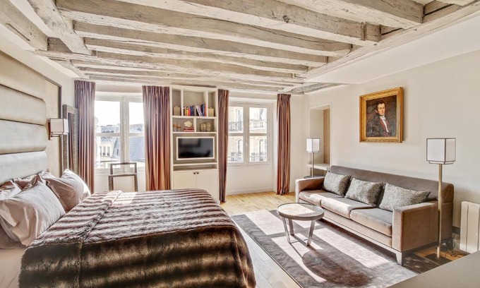 2nd Arrondissement Apartment | Elegant Apartment Near Louvre with Top-Rated Amenities