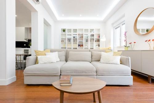 Moncloa - Arguelles Apartment | Elegant 4-Star Apartment Princesa with Hot Tub Amenities