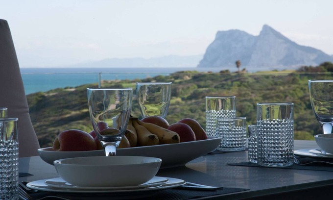 San Roque Apartment | Scenic Apartment with Sea, Golf & Gibraltar Views - 10/10