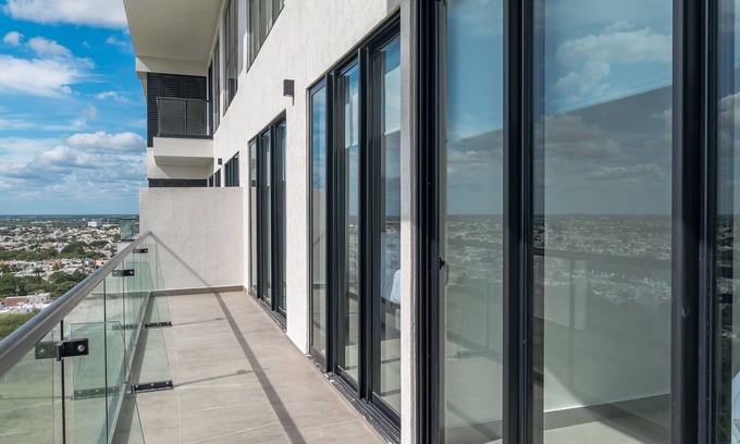 Zona Industrial Apartment | Stylish Apartment Tower Indico with Pool and Spa Amenities