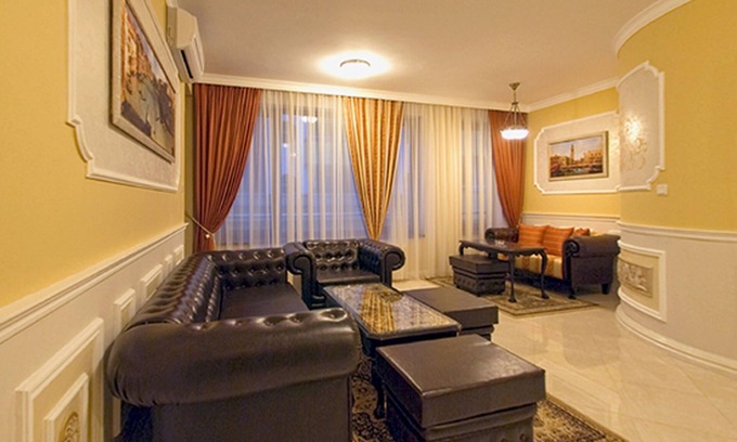 Lozenets Apartment | Stylish Apartment in Venice with Kitchen and Family Amenities
