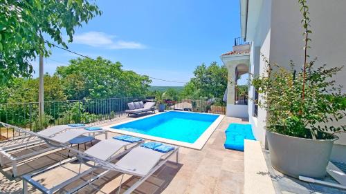 Cizici Apartment | Elegant Viktorija Apartment with Private Pool & Ocean View