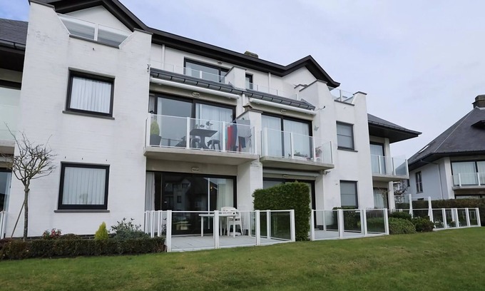 Middelkerke Apartment | Golf Azur Biarritz: Enjoy Ocean Views and a Pool