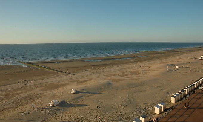 Westende Apartment | Ocean View Apartment with Spa and Hot Tub Amenities