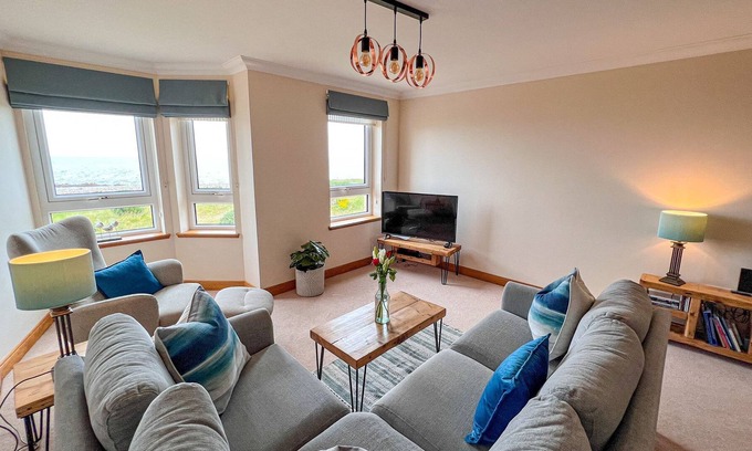 Lossiemouth Apartment | Luxury apartment with magnificent uninterrupted sea views near to beach and golf