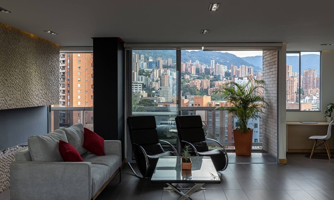Lalinde Apartment | Elegant Apartment with Panoramic Views near Lleras Park