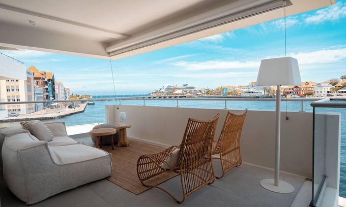 Pietermaai District Apartment | Luxury apartment with spectacular view over the sea, Handelskade, historic city