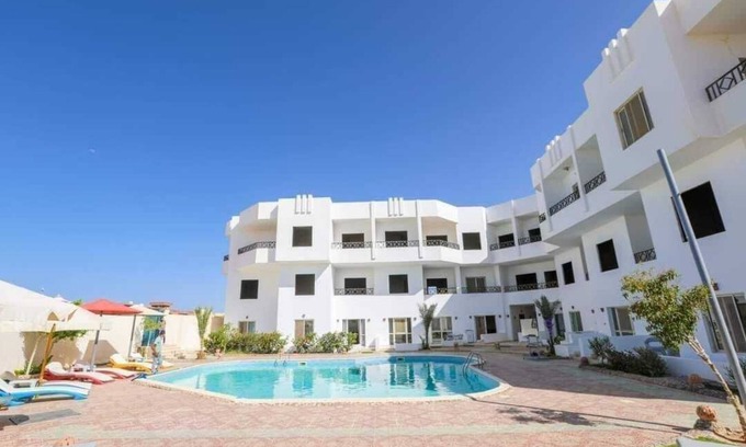 Al Ahyaa Apartment | Relax in a Private Pool Apartment with Spa and Hot Tub