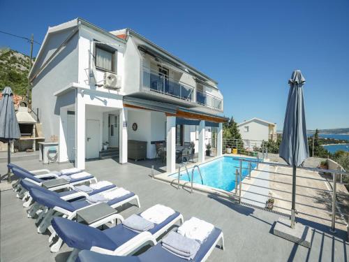 Starigrad Apartment | Top-Rated Apartment in Starigrad with Pool & Family Amenities
