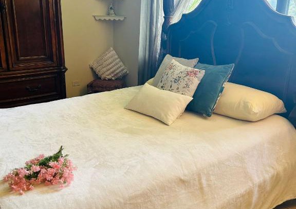 Sora House | Private Room Retreat in Mountaine with Ocean View & Pool