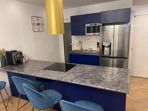 Bonneveine Apartment | Elegant Apartment with Ocean View for Family Getaways