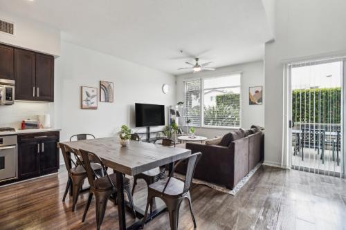 Del Rey Hotel | Top-Rated Loft Apartment with Pool and Hot Tub Amenities