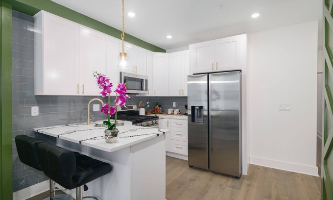 North Philadelphia Apartment | Stylish Richmond Area Apartment with Spa & Hot Tub