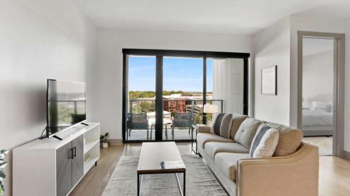 Home Park Apartment | Elegant West Midtown Apartment with Pool & High Ratings