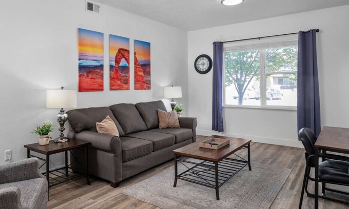 Sunset Heights Apartment | Elegant UVU Apartment with Year-Round Hot Tub & Bowling